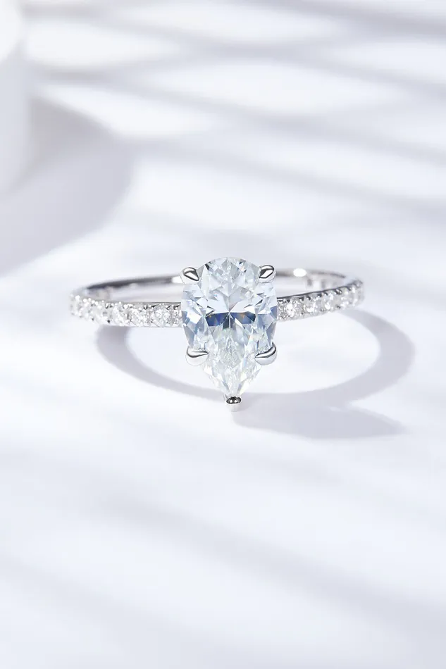 Trendsi Rings 18 Carat Moissanite Side Stone Ring