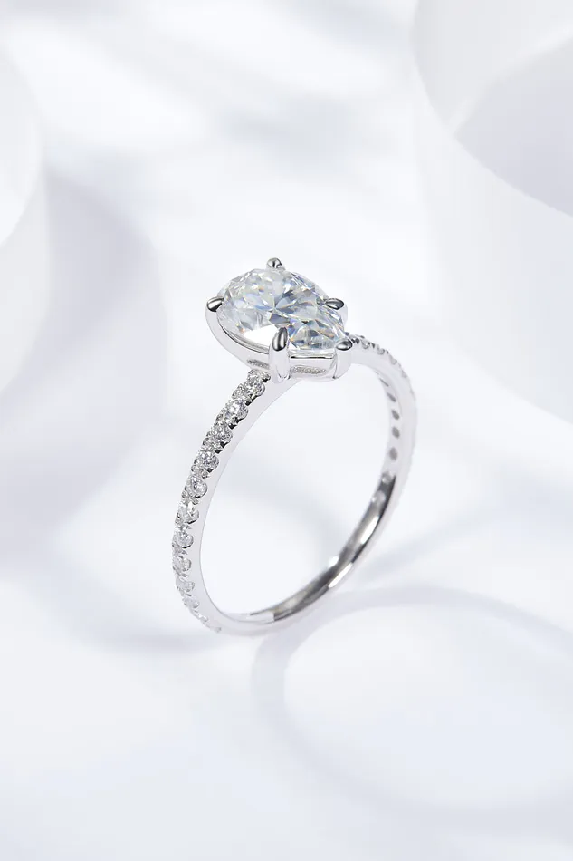 Trendsi Rings 18 Carat Moissanite Side Stone Ring
