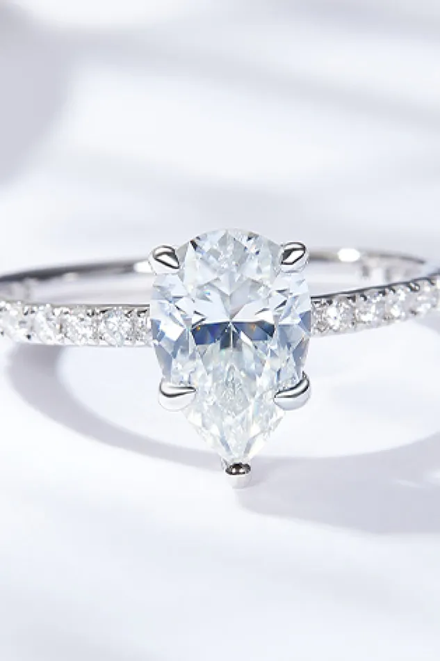 Trendsi Rings 18 Carat Moissanite Side Stone Ring