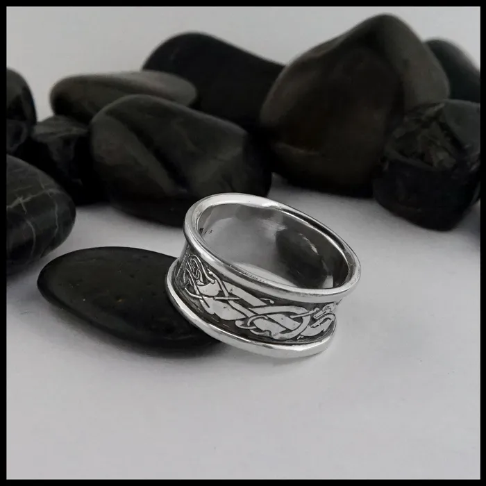 Walker Metalsmiths Rings Gold Double Dogs Band