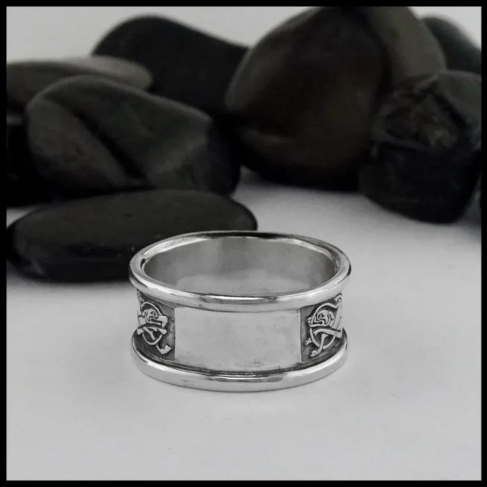Walker Metalsmiths Rings Gold Double Dogs Band